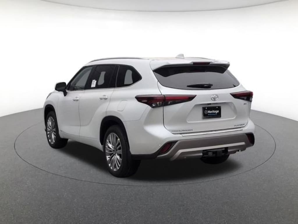 New 2026 Toyota Highlander Hybrid Platinum SUV
