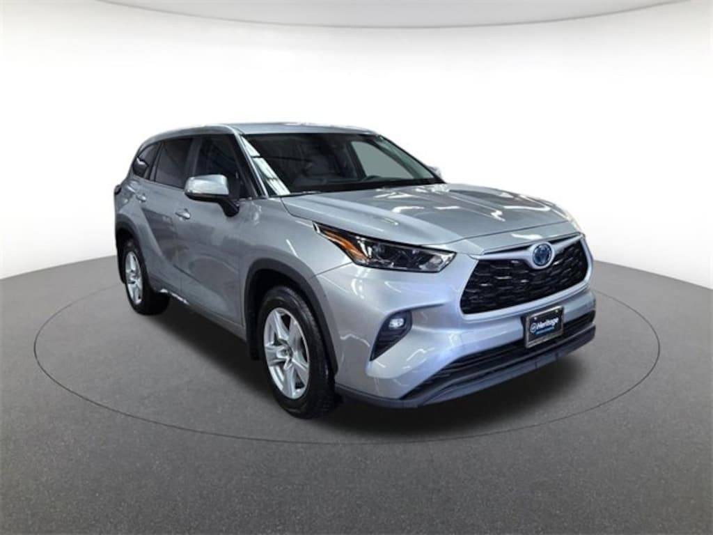 Used 2024 Toyota Highlander Hybrid LE Sport Utility