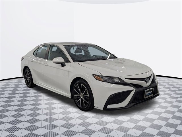 2024 Toyota Camry SE photo 3