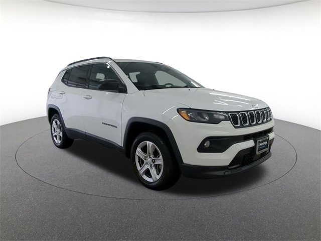 2023 Jeep Compass Latitude photo 3