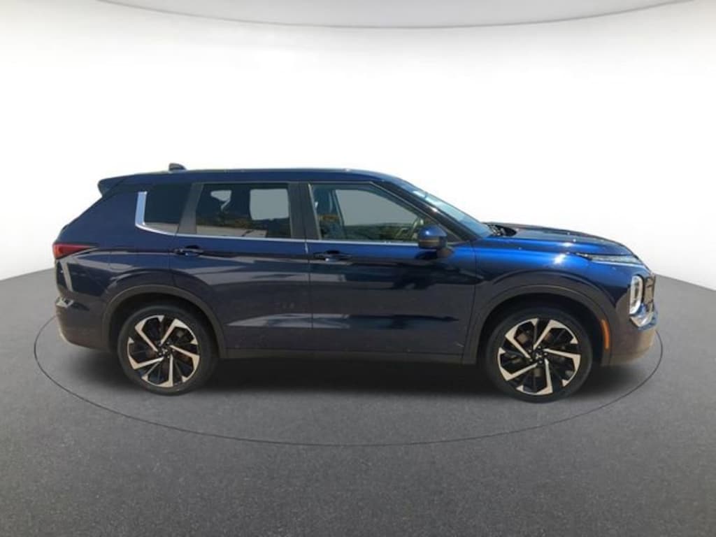 Used 2024 Mitsubishi Outlander SE Sport Utility