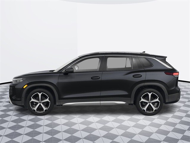 2025 Volkswagen Tiguan SE photo 2