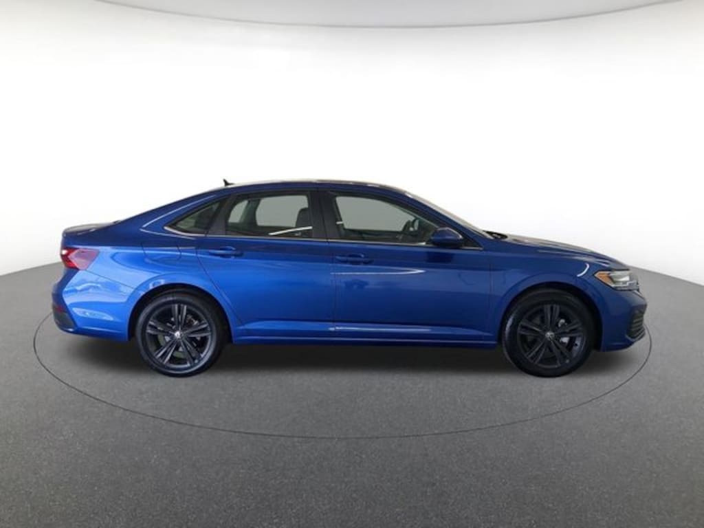 Used 2024 Volkswagen Jetta 1.5T SE Sedan