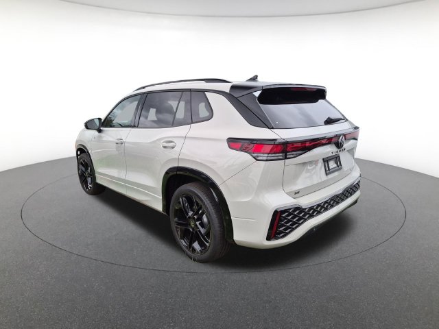 New 2026 Volkswagen Tiguan SE R-Line Black SUV