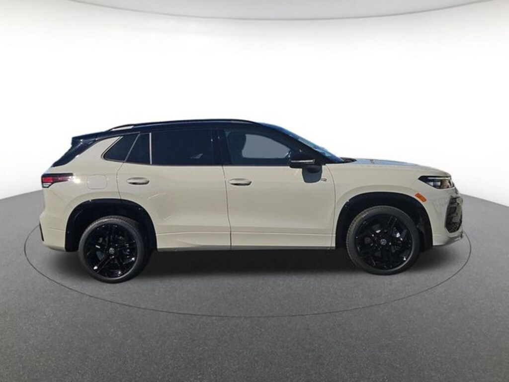 New 2026 Volkswagen Tiguan SE R-Line Black SUV