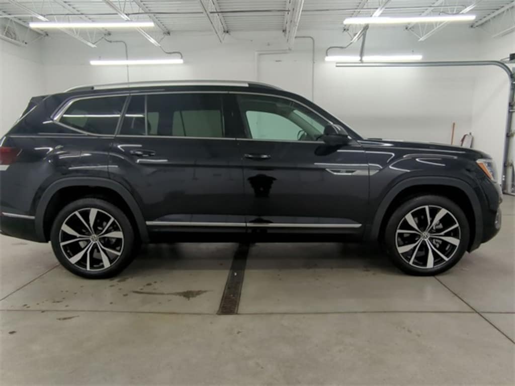 Used 2024 Volkswagen Atlas 2.0T SEL Premium R-Line SUV