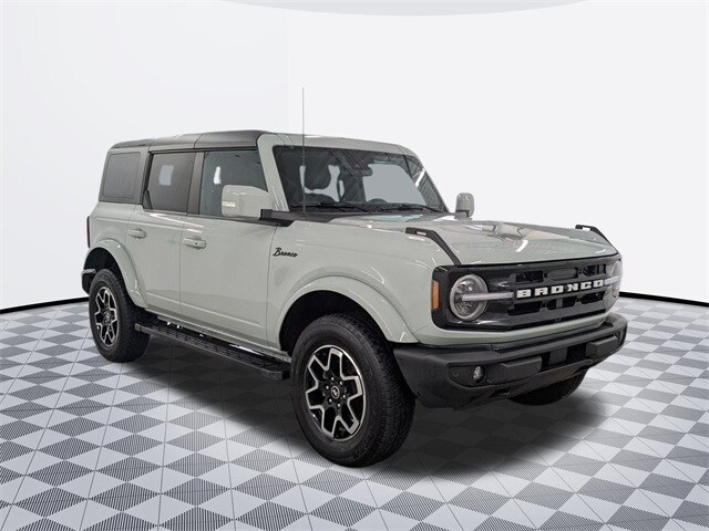 2023 Ford Bronco Outer Banks photo 3
