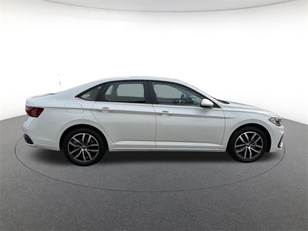 Used 2025 Volkswagen Jetta 1.5T SE Sedan