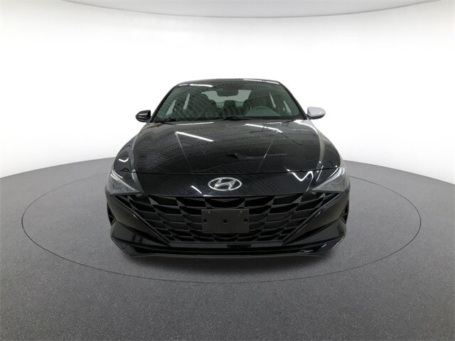 2022 Hyundai Elantra SEL photo 2