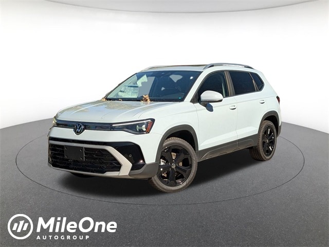 2025 Volkswagen Taos SEL's photo