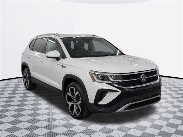 2023 Volkswagen Taos SEL photo 2