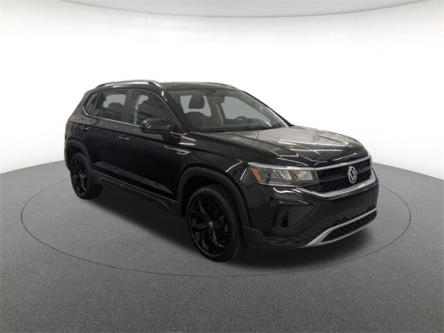 2022 Volkswagen Taos SE photo 2