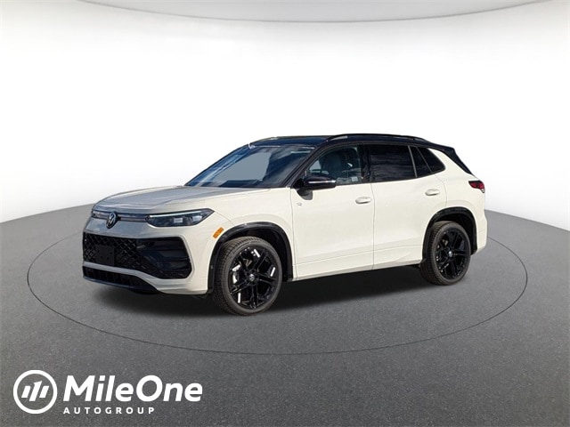 2026 Volkswagen Tiguan SE R-LINE BLACK's photo