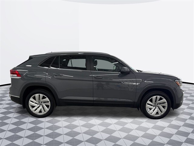 2022 Volkswagen Atlas Cross Sport V6 SE Technology photo 2