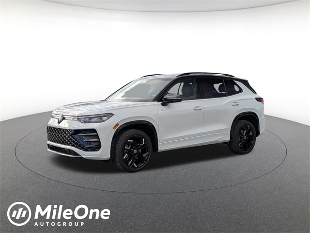 2026 Volkswagen Tiguan SE R-LINE BLACK's photo