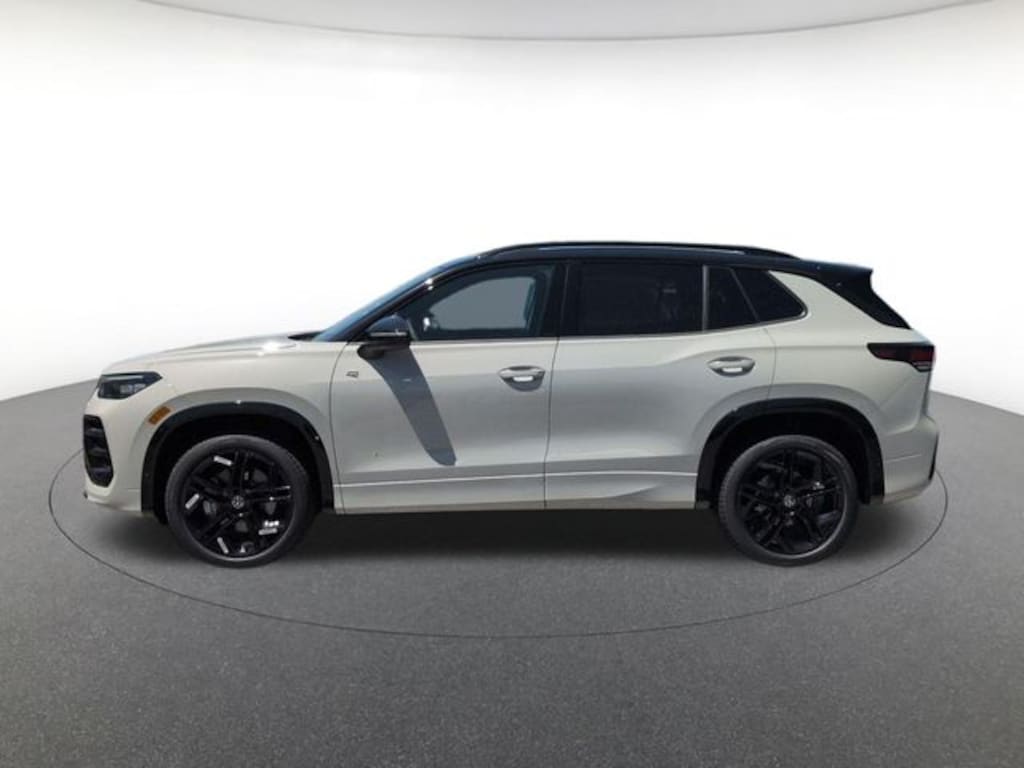 New 2026 Volkswagen Tiguan 2.0T SE R-Line Black SUV