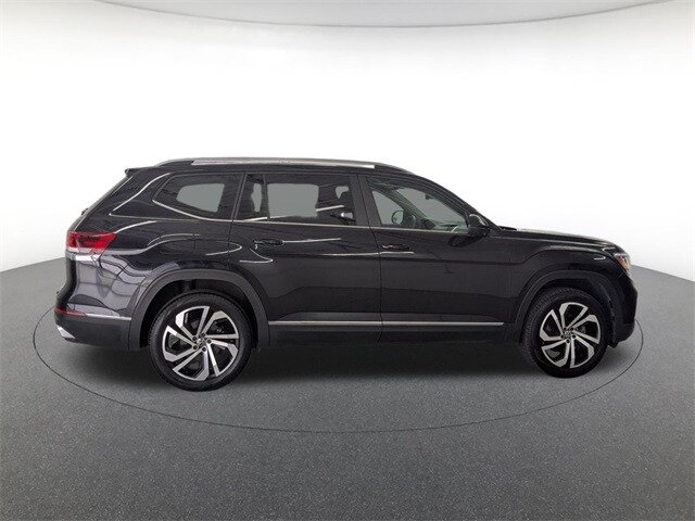 2022 Volkswagen Atlas SEL photo 3