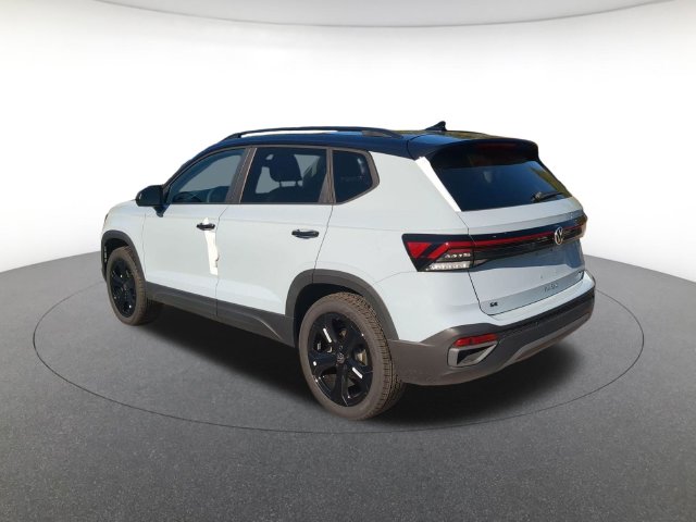 New 2027 Volkswagen Taos 1.5T SE Black SUV