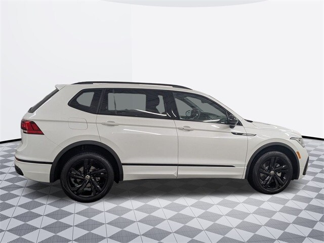 2024 Volkswagen Tiguan SE R-Line Black photo 4