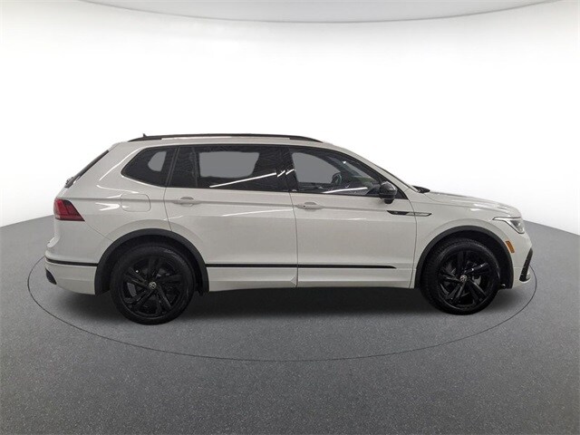 2023 Volkswagen Tiguan SE R-Line Black photo 2
