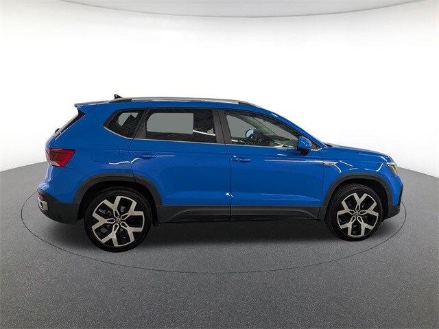 2022 Volkswagen Taos SEL photo 4