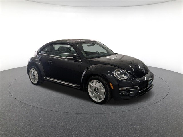2019 Volkswagen Beetle SE photo 3