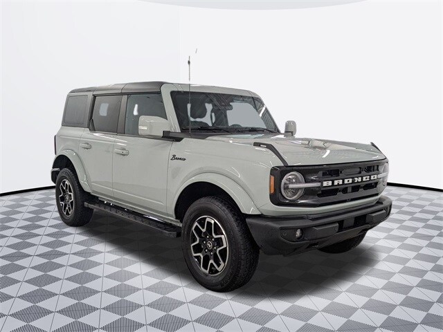 2023 Ford Bronco Outer Banks photo 3