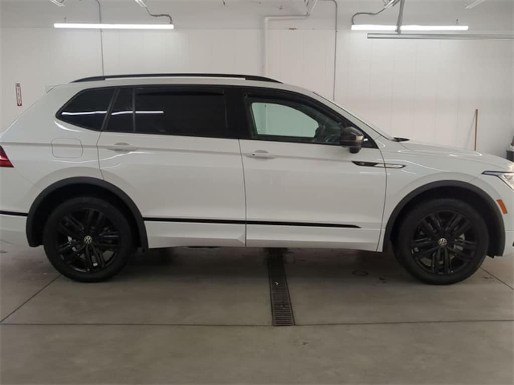 Used 2022 Volkswagen Tiguan 2.0T SE R-Line Black SUV