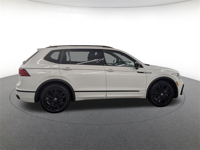 2022 Volkswagen Tiguan SE R-Line Black photo 4