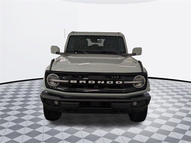 2023 Ford Bronco Outer Banks photo 2