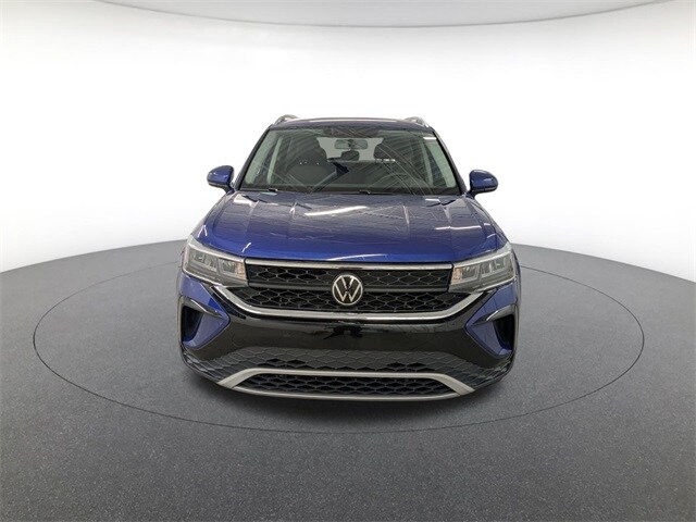 2022 Volkswagen Taos SE photo 2