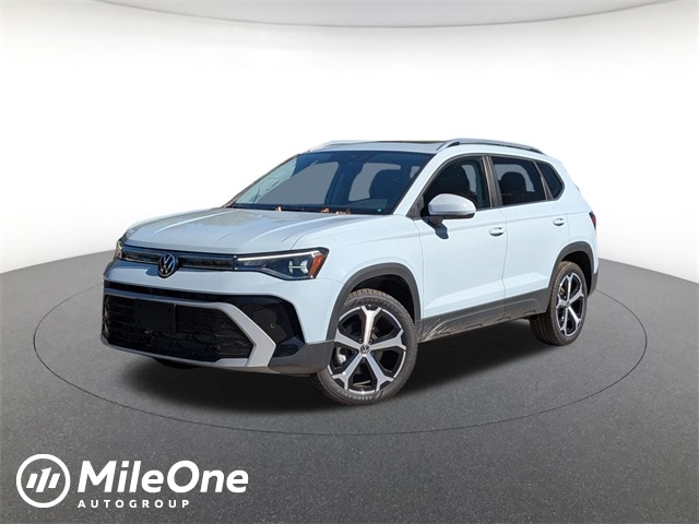 2025 Volkswagen Taos SEL's photo