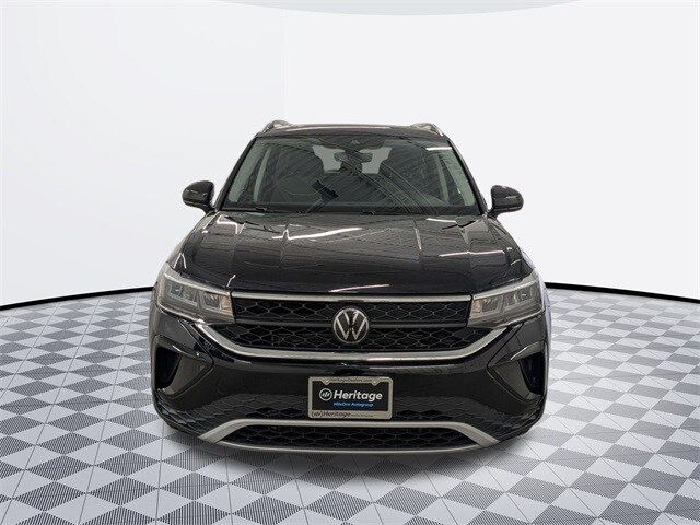 2023 Volkswagen Taos SE photo 2