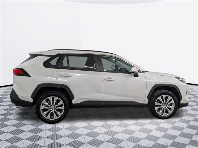 2024 Toyota RAV4 XLE Premium photo 4