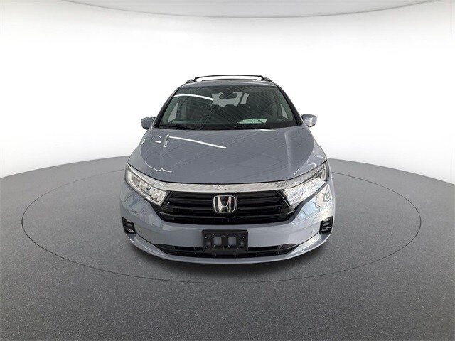 2024 Honda Odyssey Touring photo 2