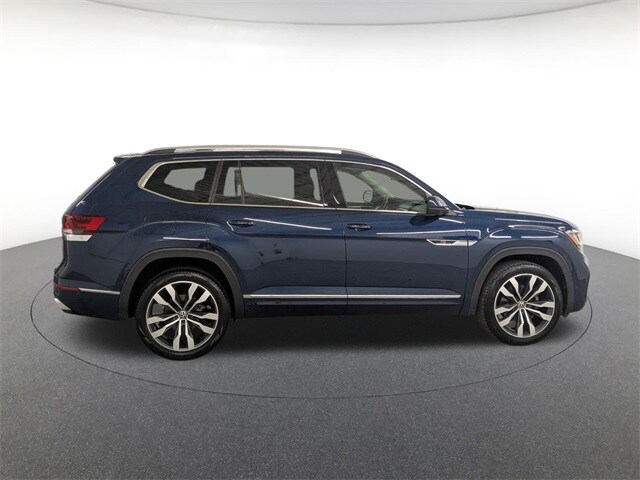 2022 Volkswagen Atlas V6 SEL Premium R-Line photo 2