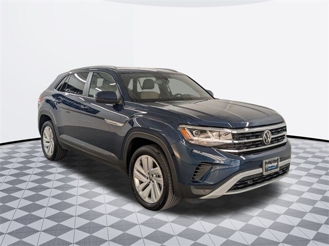 2022 Volkswagen Atlas Cross Sport V6 SE Technology photo 3