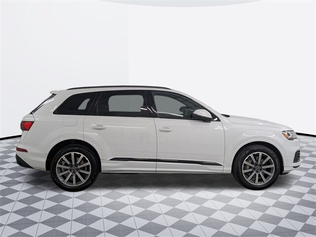 2022 Audi Q7 45 Premium Plus photo 3
