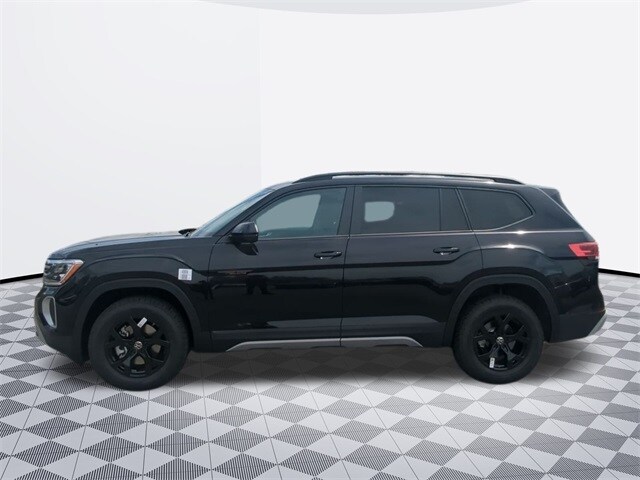 2025 Volkswagen Atlas Peak Edition SE photo 2