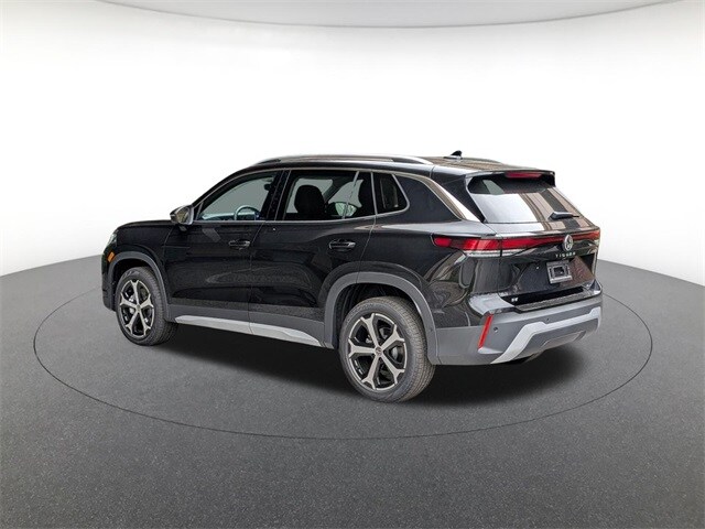 2026 Volkswagen Tiguan SE photo 3