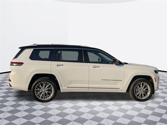 2022 Jeep Grand Cherokee L Summit photo 4