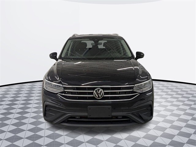 2022 Volkswagen Tiguan SE photo 2