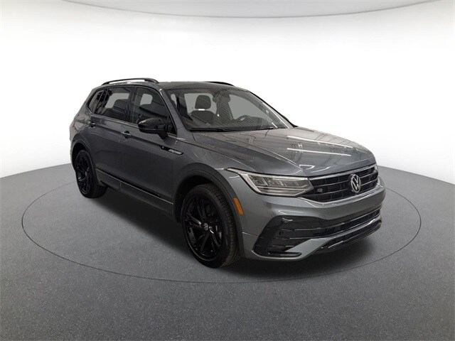 2024 Volkswagen Tiguan SE R-Line Black photo 2