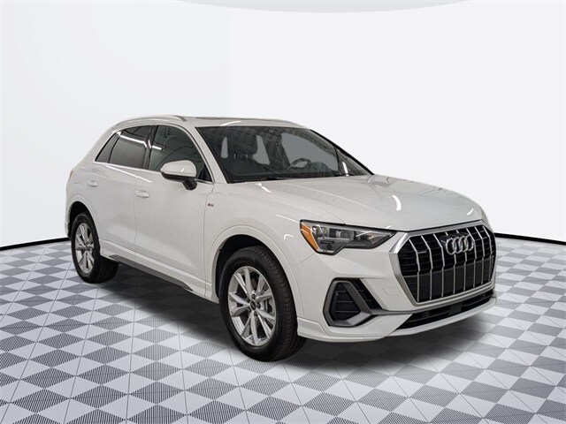 2022 Audi Q3 Premium S line photo 2