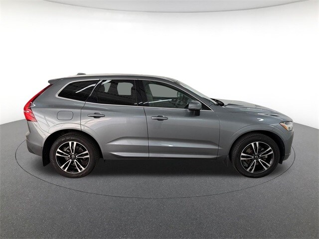 2020 Volvo XC60 T5 Momentum photo 4