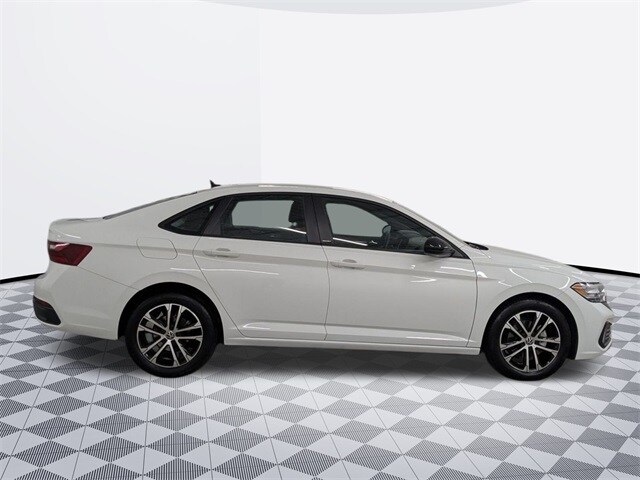 2024 Volkswagen Jetta 1.5T Sport photo 4