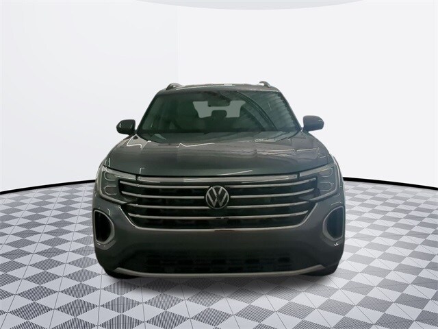 2025 Volkswagen Atlas SE Technology photo 2