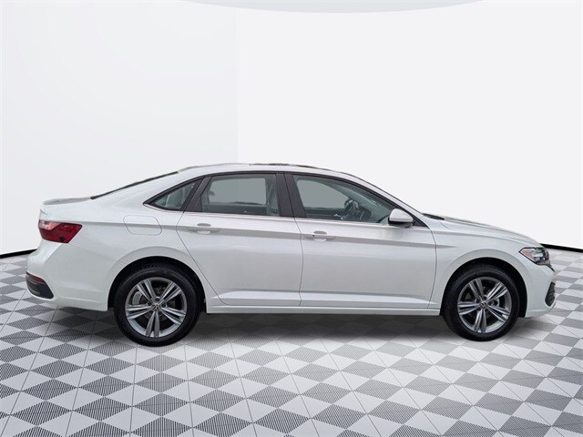 2024 Volkswagen Jetta 1.5T SE photo 2