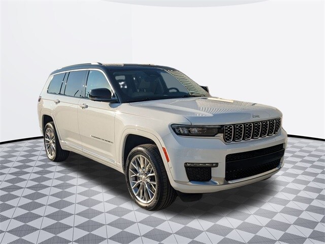 2022 Jeep Grand Cherokee L Summit photo 3