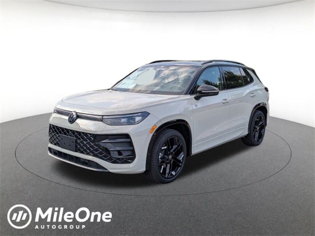 New 2025 Volkswagen Tiguan 2.0T SE SUV